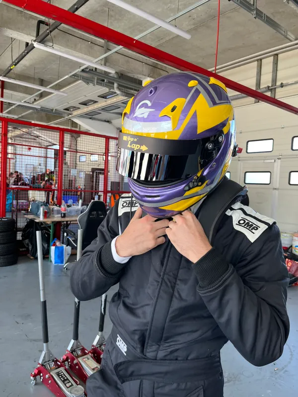 Achilles with racing helmet